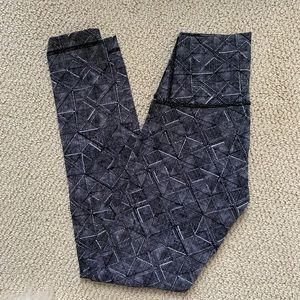 Lululemon Wunder Under 7/8 size 2